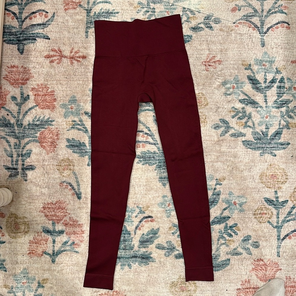 Set Active Sculptflex Leggings Maroon Bells - New without tags